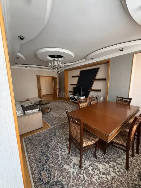 Satılır 3 otaqlı mənzil 130 m²