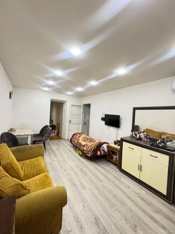 Kirayə verilir 2 otaqlı mənzil 45 m²