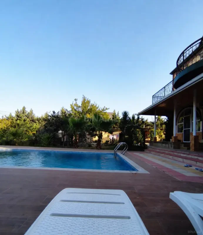 Kirayə verilir 7 otaqlı həyət evi 250 m²