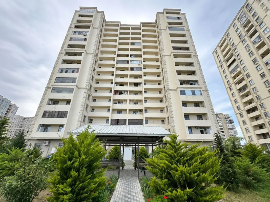 Satılır 3 otaqlı mənzil 128 m²