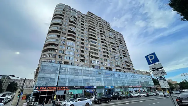 Satılır 3 otaqlı mənzil 135 m² — Bakı, Memar Əcəmi yanı 3 otaq 135.00 m²