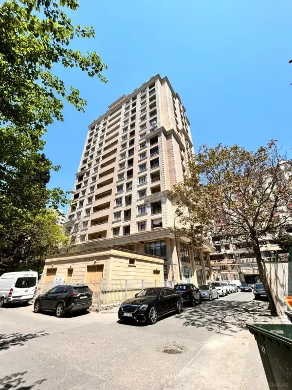 Satılır 3 otaqlı mənzil 170 m²