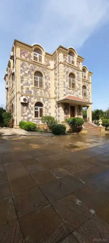 Kirayə verilir 8 otaqlı həyət evi 220 m²