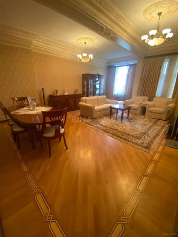 Satılır 4 otaqlı mənzil 170 m²