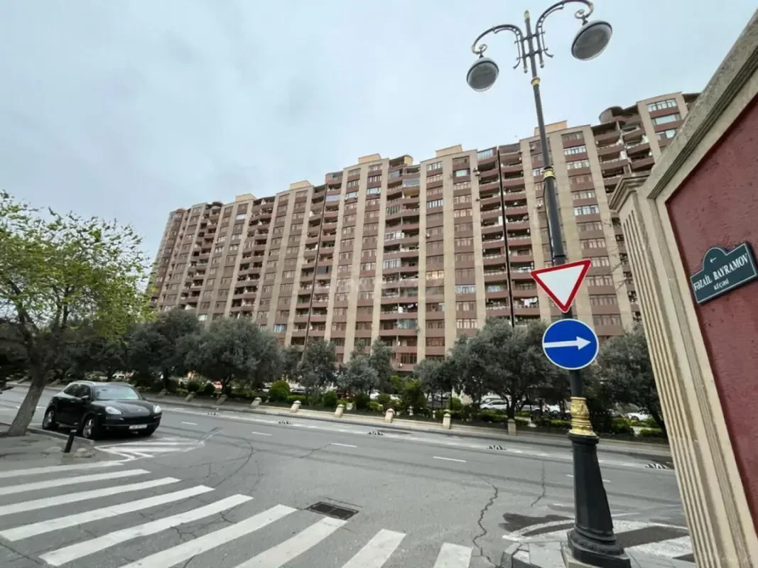 Kirayə verilir 2 otaqlı mənzil 106 m²