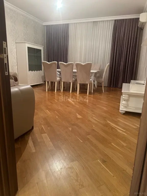Kirayə verilir 3 otaqlı mənzil 130 m²