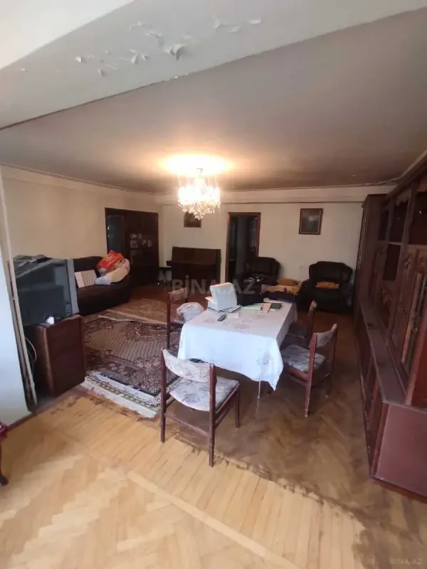 Satılır 4 otaqlı mənzil 100 m²