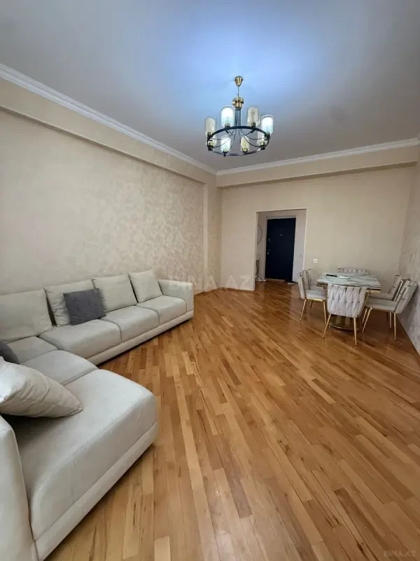 Satılır 2 otaqlı mənzil 83 m²