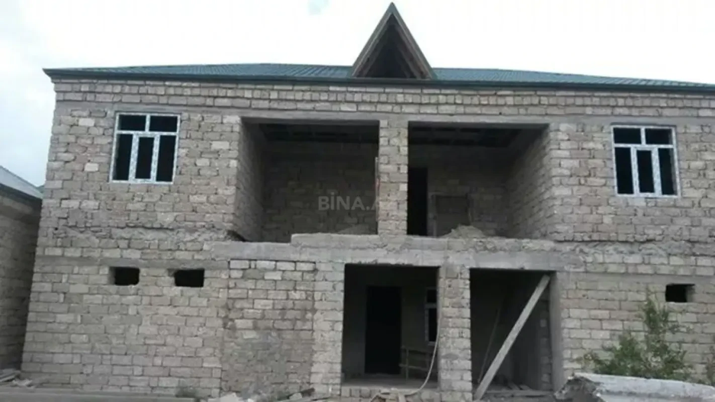 Satılır 8 otaqlı həyət evi 400 m²