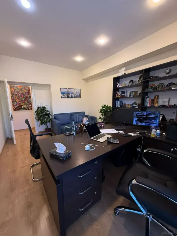 Kirayə verilir 8 otaqlı ofis 200 m²