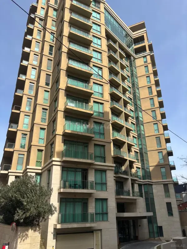 Kirayə verilir 5 otaqlı mənzil 180 m²