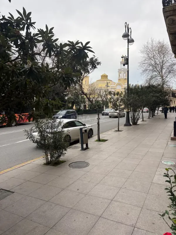 Kirayə verilir 8 otaqlı ofis 361 m²
