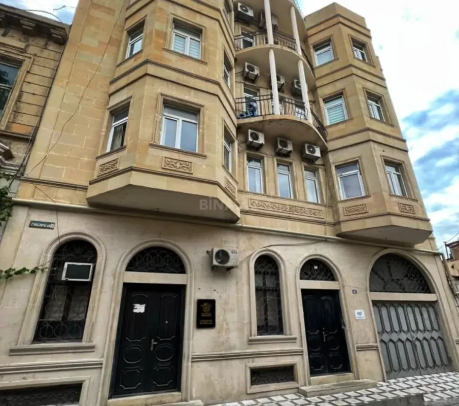 Kirayə verilir 16 otaqlı ofis 600 m²