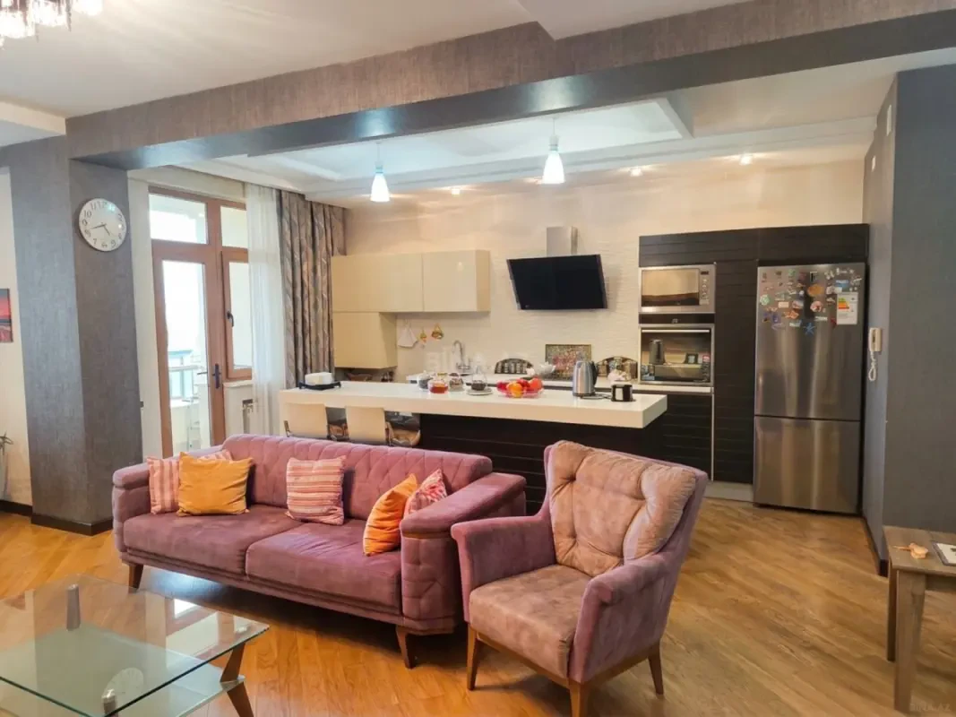 Satılır 3 otaqlı mənzil 135 m²