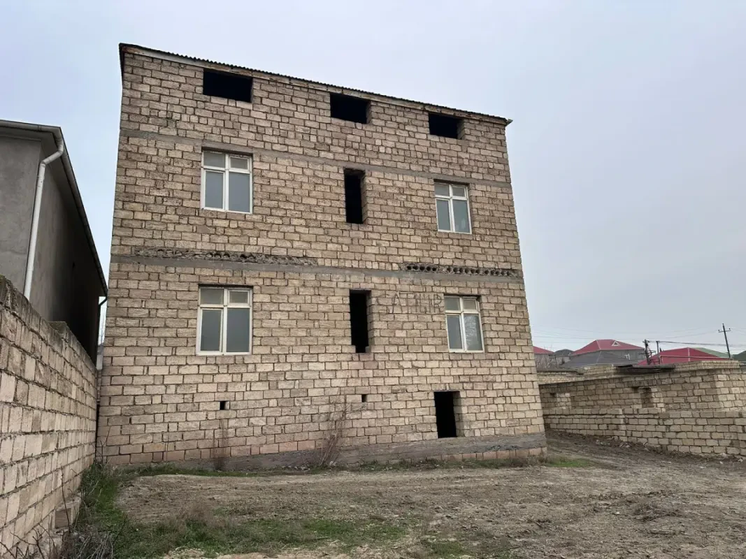 Satılır 6 otaqlı həyət evi 220 m²