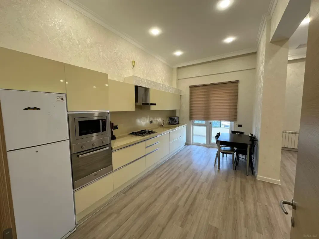 Kirayə verilir 3 otaqlı mənzil 145 m²