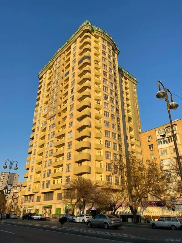 Satılır 4 otaqlı mənzil 177 m²