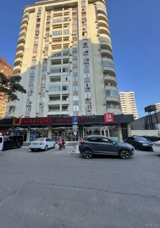 Satılır 2 otaqlı mənzil 105 m²