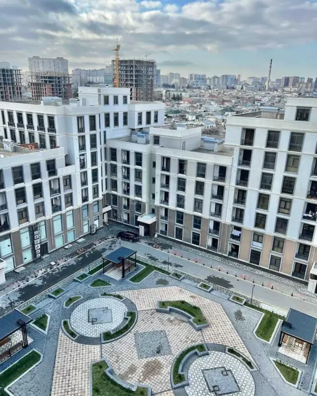 Satılır 4 otaqlı mənzil 130 m²