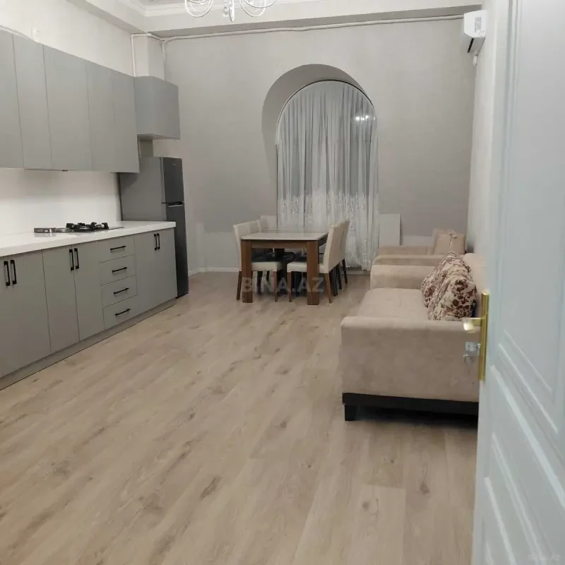 Kirayə verilir 2 otaqlı mənzil 82 m²