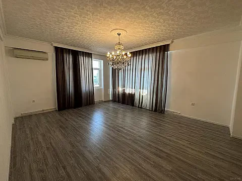 Satılır 4 otaqlı mənzil 135 m² — Bakı, İnşaatçılar 4 otaq 135.00 m²