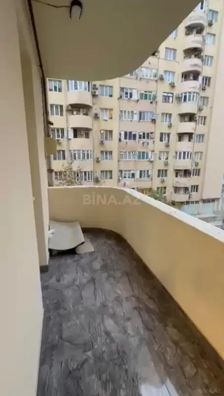 Satılır 3 otaqlı mənzil 126 m²