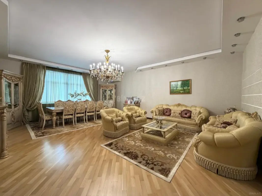 Satılır 4 otaqlı mənzil 210 m²