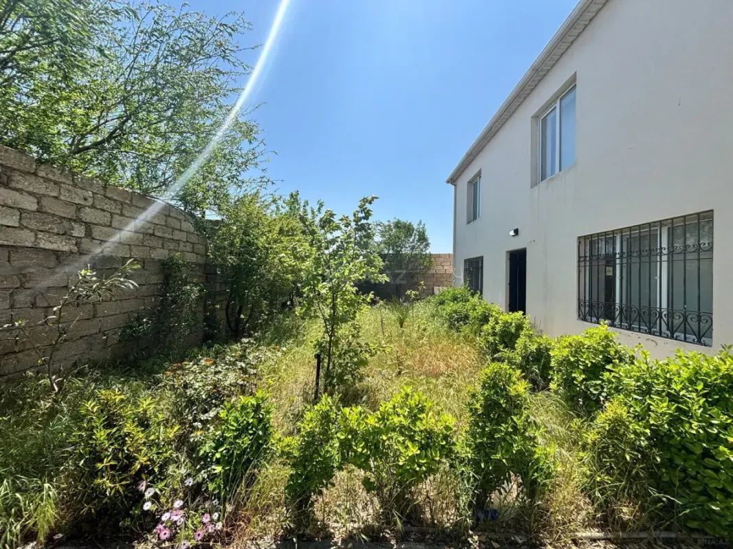 Satılır 5 otaqlı həyət evi 240 m²