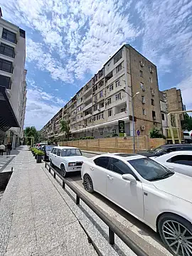 Satılır 4 otaqlı mənzil 90 m² — Bakı 4 otaq 90.00 m²