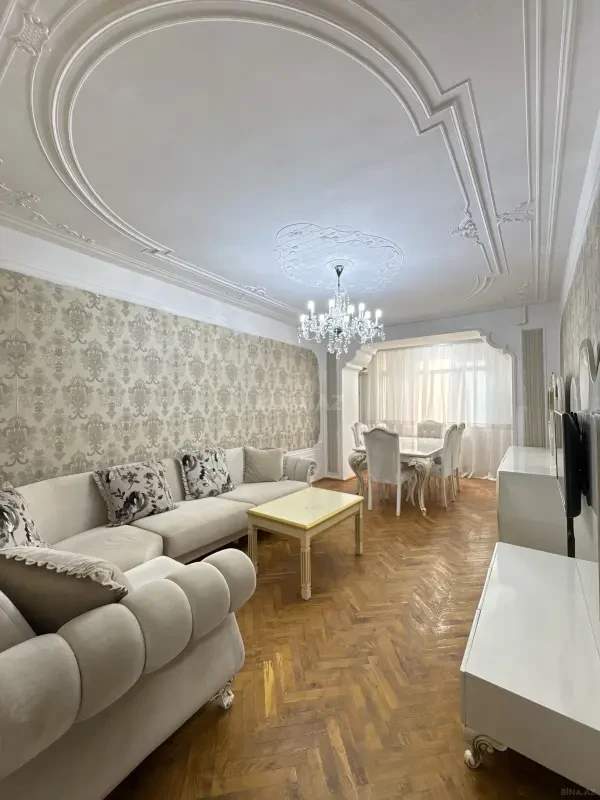 Kirayə verilir 2 otaqlı mənzil 85 m²