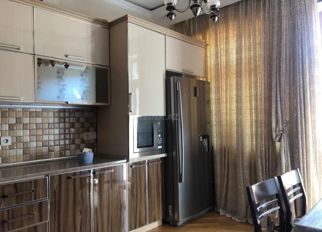 Satılır 2 otaqlı mənzil 82 m²