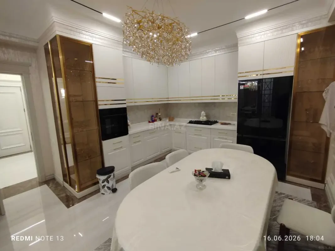 Satılır 3 otaqlı mənzil 176 m²