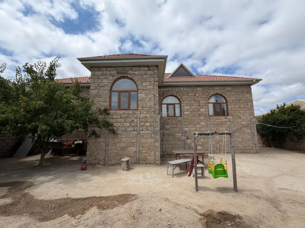 Satılır 5 otaqlı həyət evi 154 m²