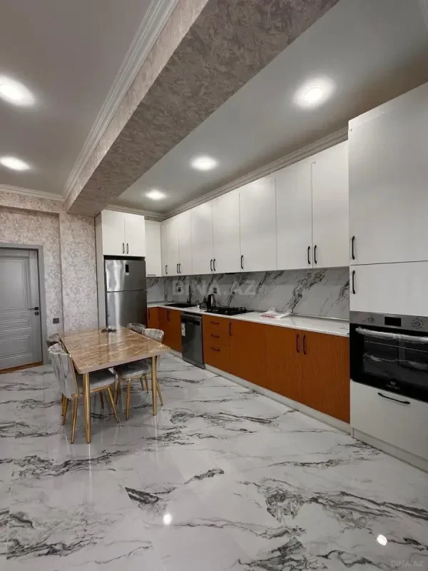Kirayə verilir 3 otaqlı mənzil 162 m²