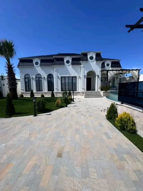 Satılır 5 otaqlı həyət evi 255 m²
