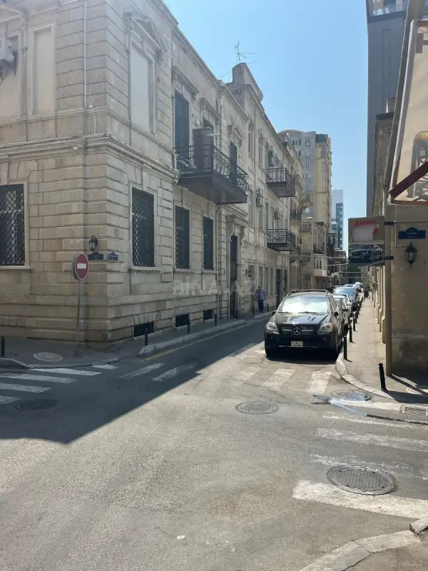 Kirayə verilir 4 otaqlı mənzil 155 m²