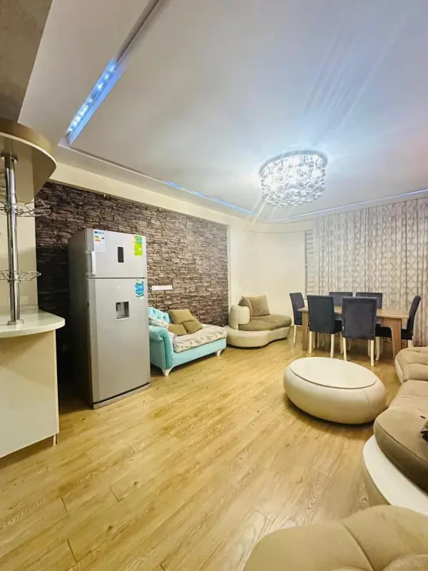 Kirayə verilir 3 otaqlı mənzil 100 m²