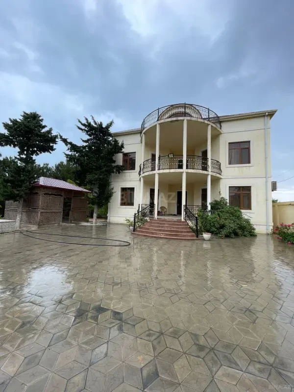 Kirayə verilir 5 otaqlı həyət evi 200 m²