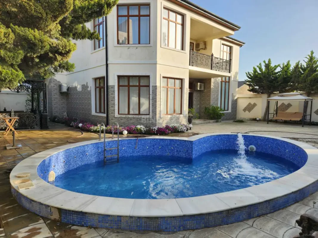 Kirayə verilir 5 otaqlı həyət evi 250 m²