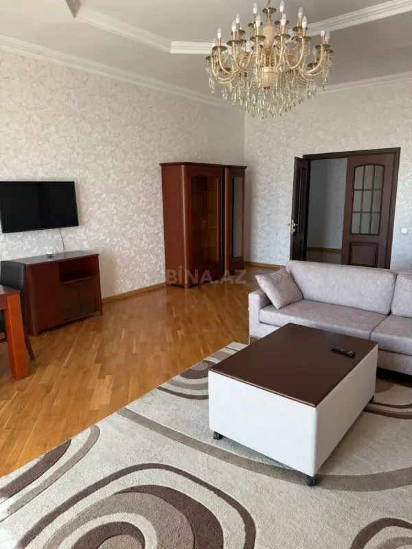 Kirayə verilir 3 otaqlı mənzil 165 m²