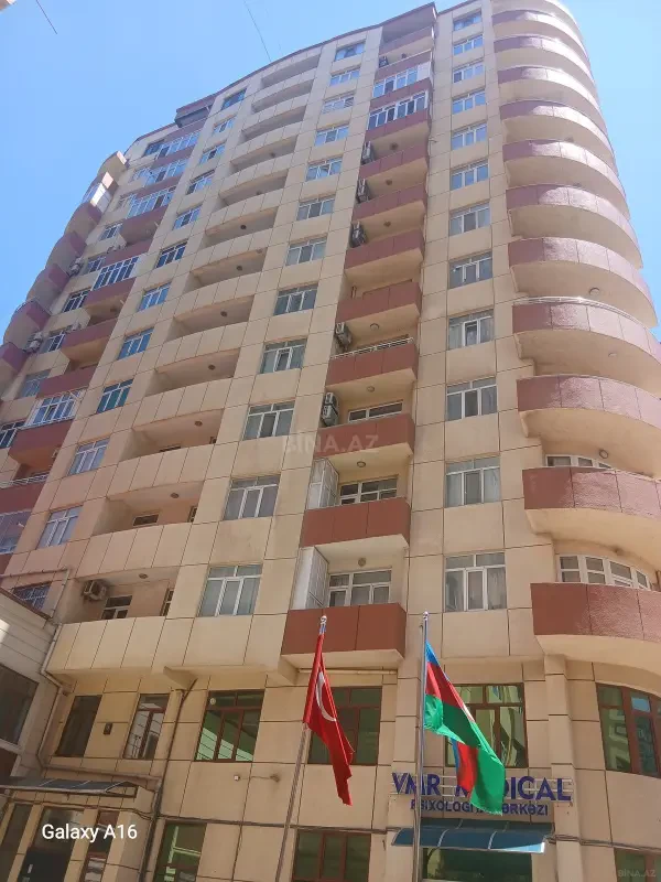 Satılır 5 otaqlı mənzil 217 m²