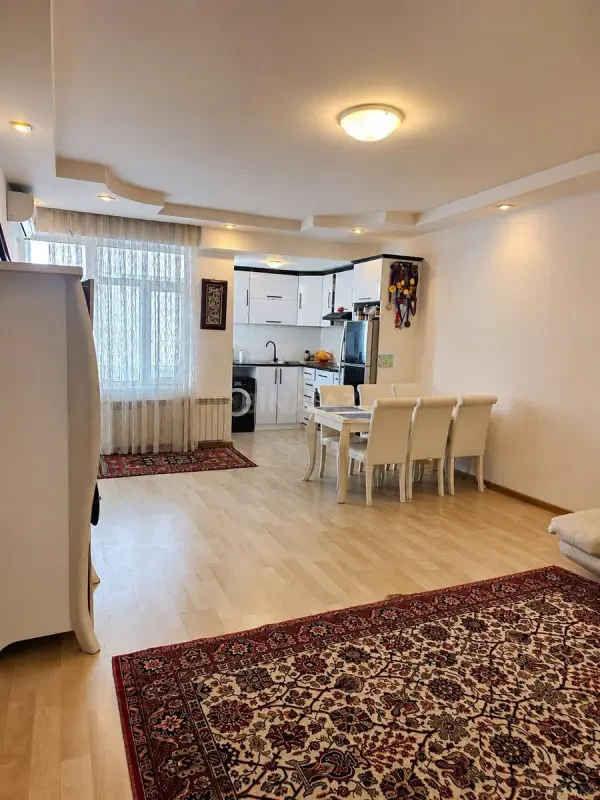 Satılır 2 otaqlı mənzil 70 m²