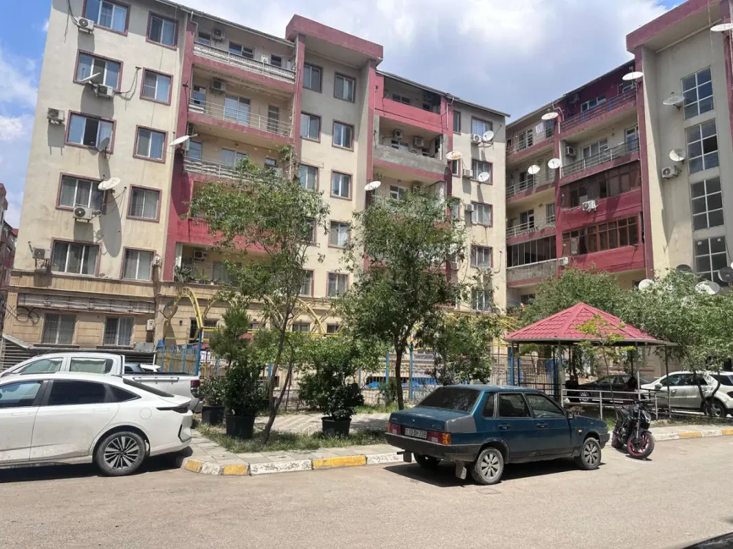Satılır 2 otaqlı mənzil 74 m²