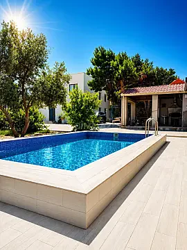 Satılır 6 otaqlı həyət evi 180 m² — Bakı 6 otaq 180.00 m²