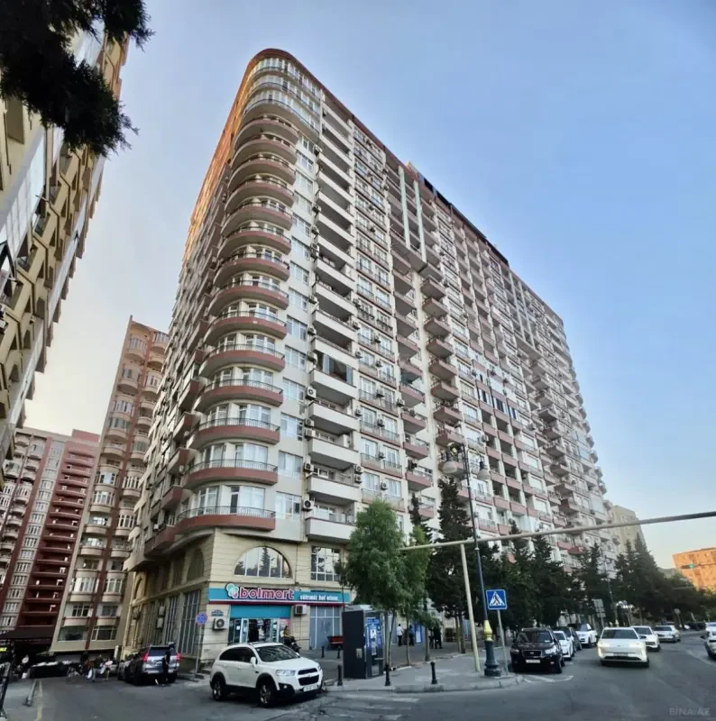 Satılır 3 otaqlı mənzil 170 m²