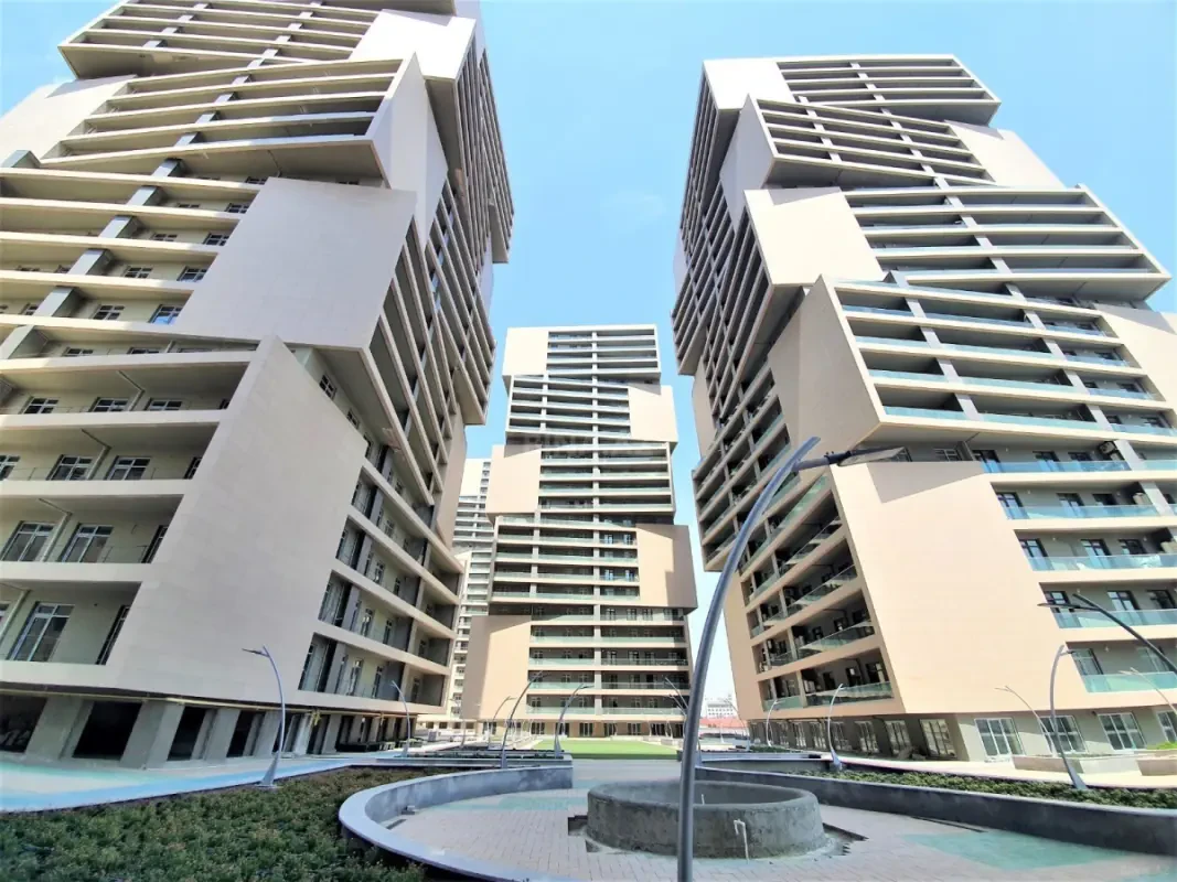 Kirayə verilir 2 otaqlı mənzil 105 m²