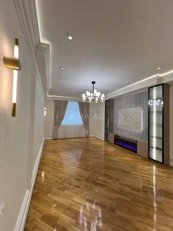 Satılır 4 otaqlı mənzil 172 m²