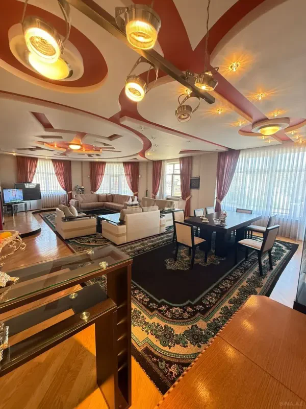 Satılır 5 otaqlı mənzil 286 m²