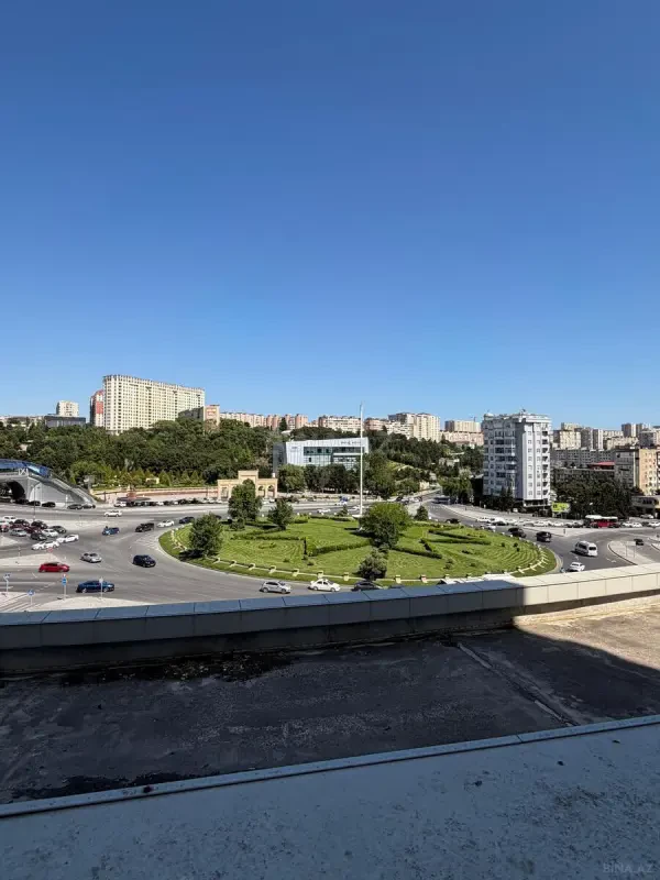 Satılır 3 otaqlı mənzil 141 m²