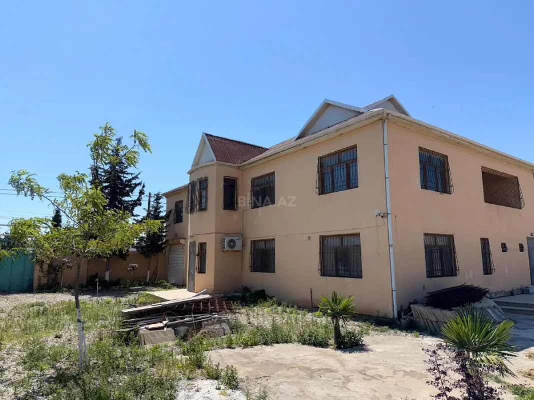 Satılır 9 otaqlı həyət evi 700 m²